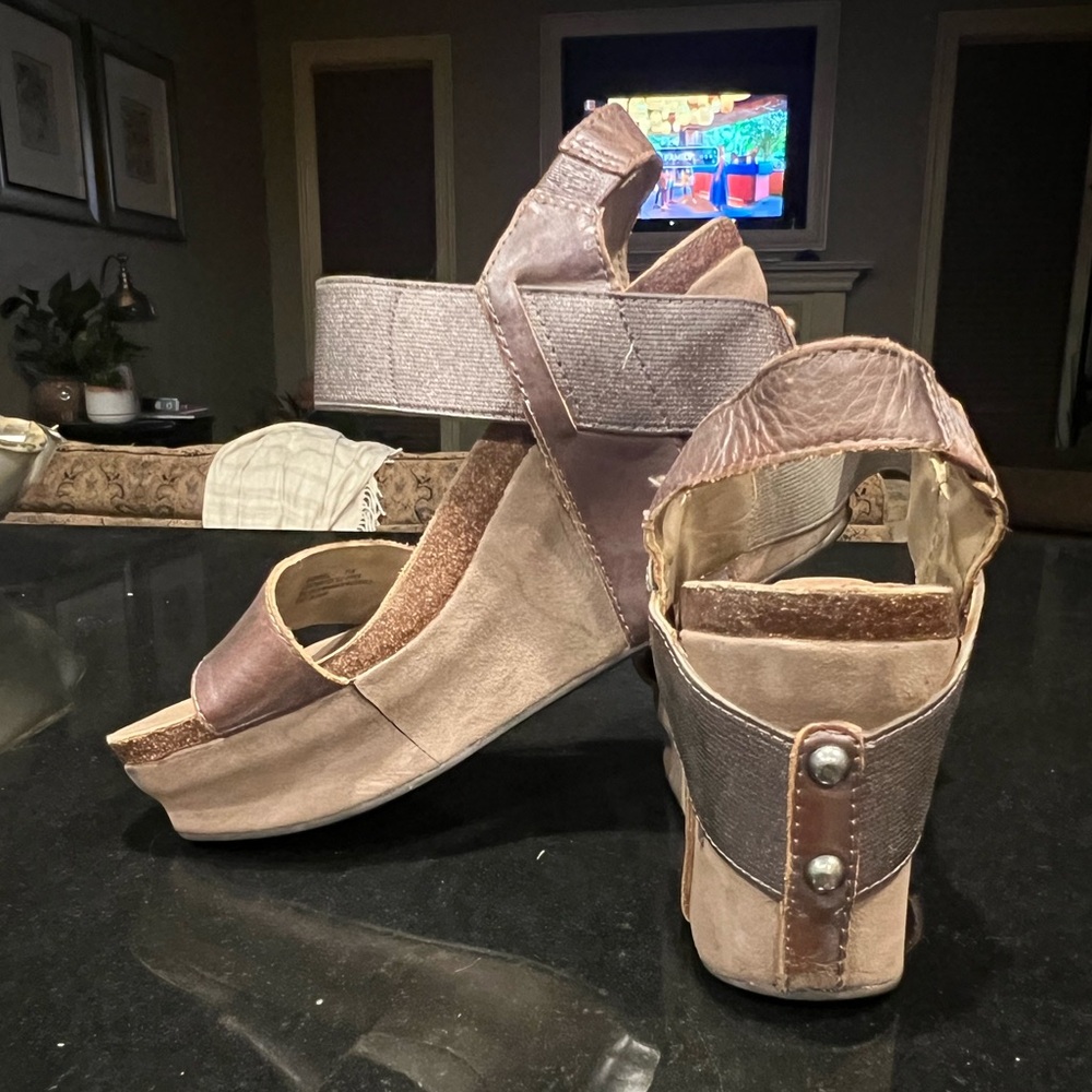 Tan OTBTs size 5.5!